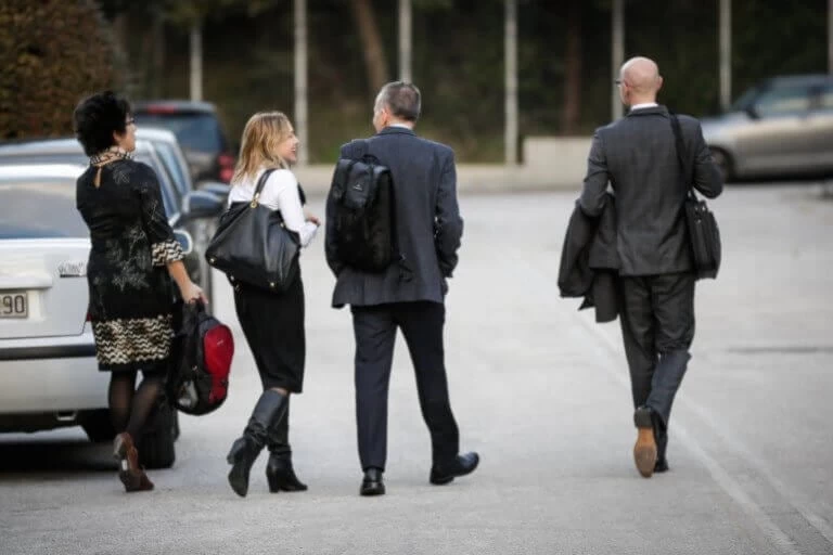 «Σκωτσέζικο ντους» από την τρόικα- Βάζουν «στον πάγο» τις 120 δόσεις